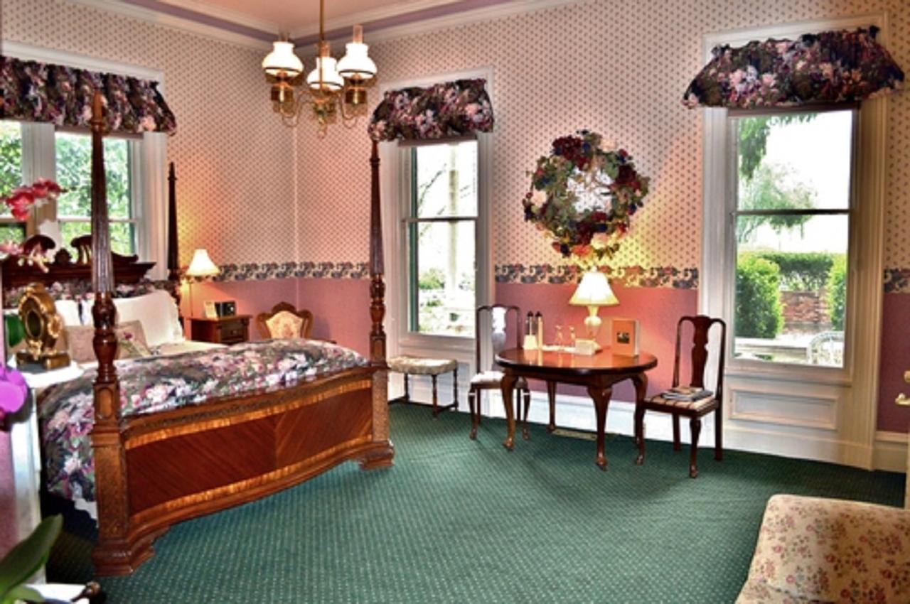 The Gables Wine Country Inn Санта Роза Екстериор снимка