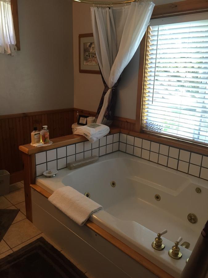 The Gables Wine Country Inn Санта Роза Стая снимка