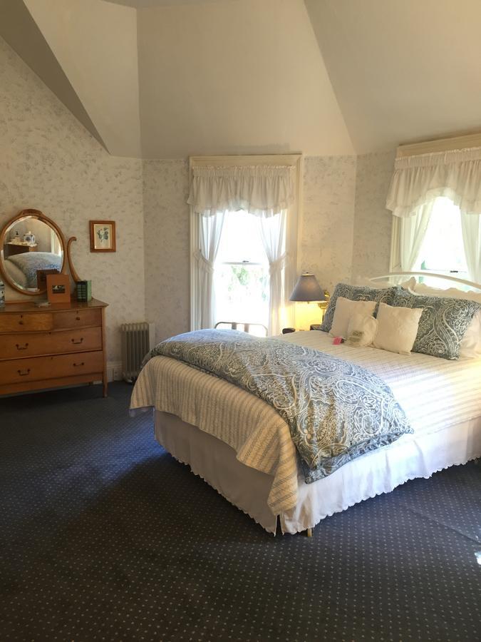 The Gables Wine Country Inn Санта Роза Стая снимка