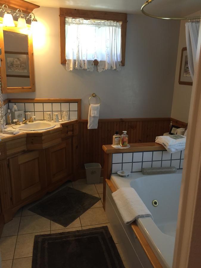 The Gables Wine Country Inn Санта Роза Стая снимка